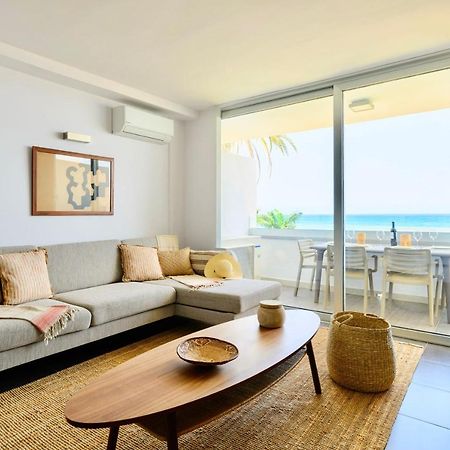 Charming 2 Bedroom Retreat With Beachfront Views San Bartolomé Kültér fotó