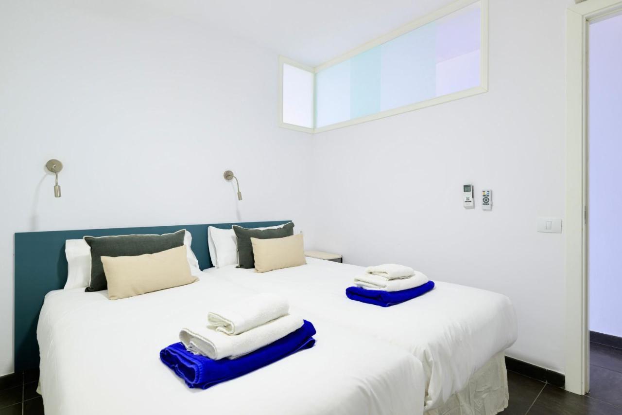 Charming 2 Bedroom Retreat With Beachfront Views San Bartolomé Kültér fotó